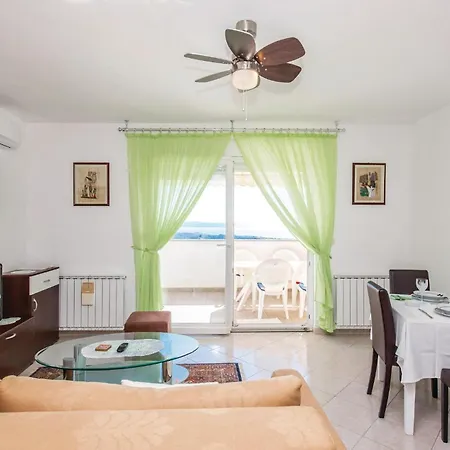 Amazing Apartment In Smrika With Wifi Apartment *