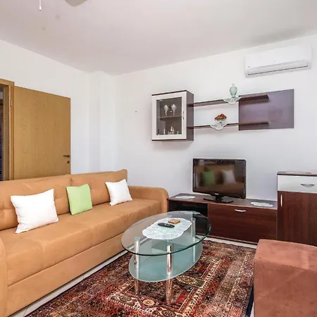 Apartment Cozy Apartment In Smrika With Wifi *