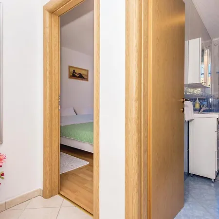 Cozy Apartment In Smrika With Wifi Apartment *