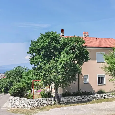 Cozy Apartment In Smrika With Wifi Apartment *