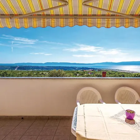 Apartment Amazing Apartment In Smrika With Wifi *