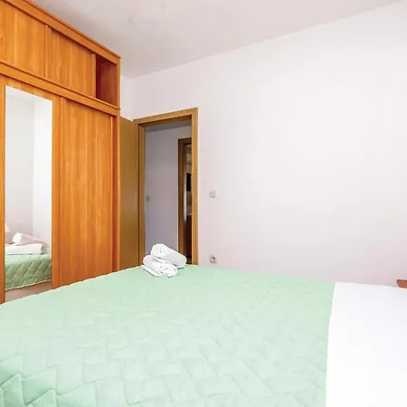 Apartment Cozy Apartment In Smrika With Wifi *