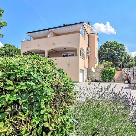 Amazing Apartment In Smrika With Wifi