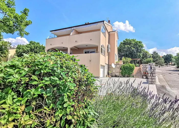 1 Bedroom Lovely In